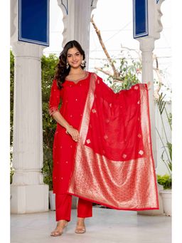 Meeranshi - Women Red Embroidered Sweetheart Neck Zari Kurta with Pant and Dupatta