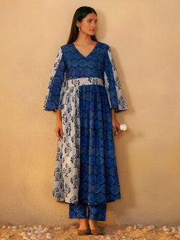 arangya - Women Printed Pure Cotton Blue Flared Kurta and Pant