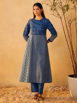 arangya - Women Printed Pure Cotton Blue A-Line Kurta and Pant