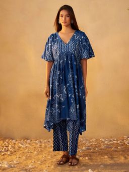 arangya - Women Printed Pure Cotton Blue Kurta and Pant