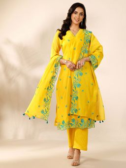 Libas - Embroidered Silk Blend Kurta With Pant & Dupatta