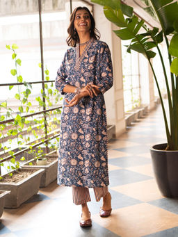 Akiso - Blue Block Printed Straight Fit Kurta and Pants (Set of 2)