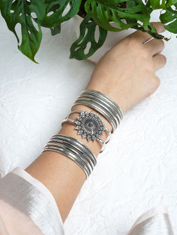 Teejh - Madhuparna Stacked Bracelet (Set Of 3)