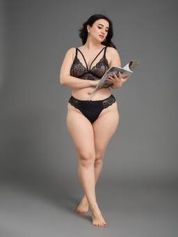 G Heist - Women Plus Size Self Design Lace Bra and Panty