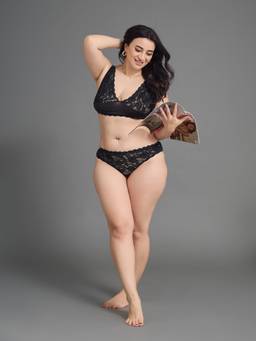 G Heist - Women Plus Size Self Design Lace Bra and Panty