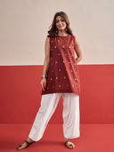 Red color option, Sold out, Currently selected
