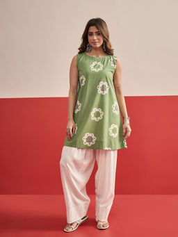 InWeave - Women Cotton Printed Green Kurti And Pant