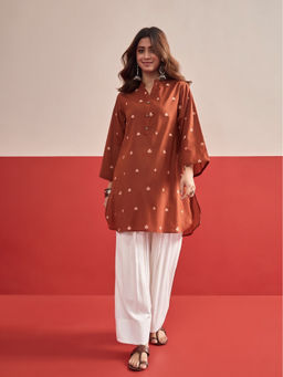 InWeave - Women Printed Rust Kurti And Pant