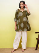 Green color option, Sold out, Currently selected