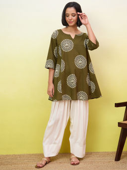 InWeave - Women's Cotton Printed Green Kurti And Pant