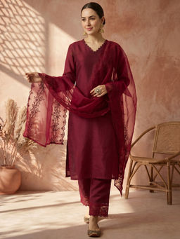 AVANSHEE - Women Solid Maroon Kurta And Pant With Dupatta