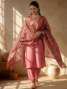 AVANSHEE - Women's Chanderi Floral Peach Kurta And Pant With Dupatta
