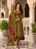 Green color option, Sold out, Currently selected
