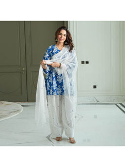 Urbanstree - Women's Cotton Floral Blue Tunic And Pant With Dupatta