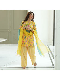 Urbanstree - Women's Cotton Printed Yellow Tunic And Pant With Dupatta