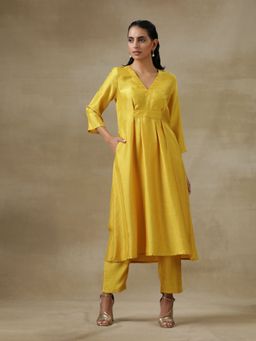 trueBrowns - Yellow Textured Silk Overlap Pleat Kurta Pant (Set of 2)