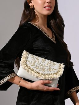 Lavie Signature - White Womens Irvine Emb Envelop Clutch (M)