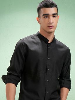 HIGHLANDER - Black Solid Regular Fit Casual Shirt