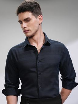 HIGHLANDER - Navy Blue Checks Slim Fit Casual Shirt