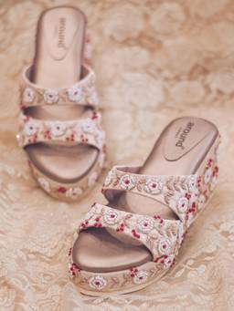 Around Always - Gulshan Knots Gold Wedges