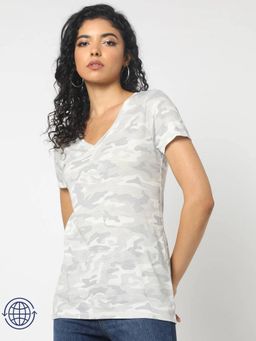 GAP - Camouflaged Relaxed Fit V-Neck T-Shirt