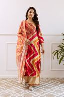 Red color option, Sold out, Currently selected