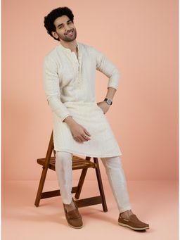 KISAH - Men Off White Embroidered Kurta with Trouser (Set of 2)