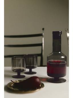 H&M - Grey Footed wine decanter