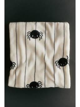 H&M - White Patterned fleece blanket