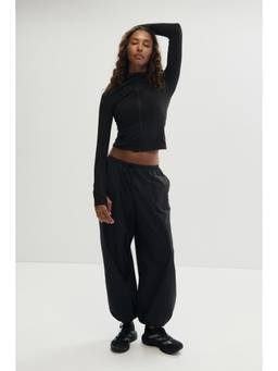 H&M - Women Black Water-Repellent Sports Balloon Joggers