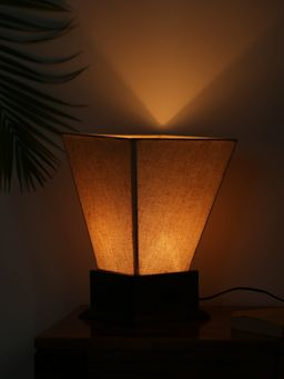 ExclusiveLane - Birds In Brown Hand-Carved Pyramid Table Lamp In Sheesham Wood (11 Inch)