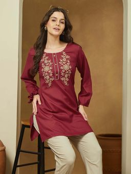 Janasya - Women'S Maroon Rayon Embroidered Straight Short Kurti