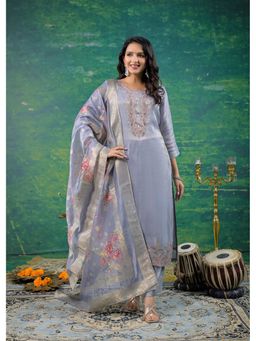 Autumnlane - Mahi Regent Embroidered Kurta with Pant and Dupatta