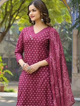 Vaamsi - Women Burgundy Printed Straight Kurta with Pant and Dupatta (Set of 3)