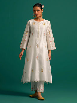 Anantaa by Roohi Trehan - Off White Hand Embroidered Thread Work Silk Chanderi Kurta