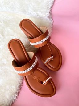 Modanta - Tan Pearl Kolhapuris