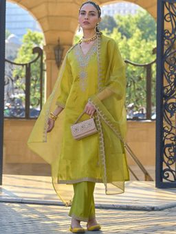 Gahan - Kurta Green Georgette Regular Flared with Pant and Dupatta