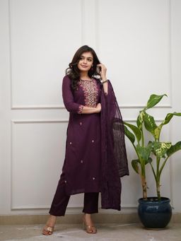 Gahan - Kurta Wine Viscose Rayon Regular Straight with Pant and Dupatta