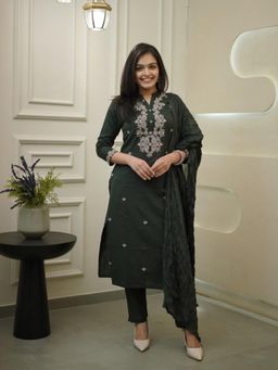 Gahan - Kurta Green Viscose Rayon Regular Straight with Pant and Dupatta
