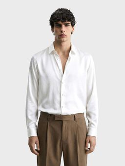 The Indian Garage Co - White Men Slim Fit Solid Cutaway Collar Full Sleeves Shirt