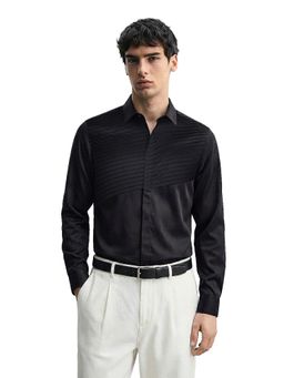 The Indian Garage Co - Black Men Slim Fit Textured Cutaway Collar Full Sleeves Shirt