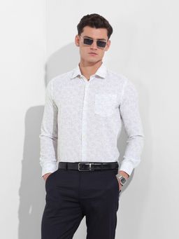 The Indian Garage Co - Beige Men Slim Fit Ditsy Printed Cutaway Collar Full Sleeves Shirt