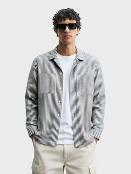 The Indian Garage Co - Black Men Regular Fit Vertical Striped Cutaway Collar Full Sleeves Shirt