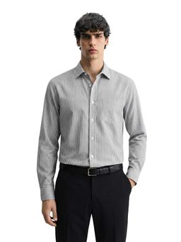 The Indian Garage Co - Black Men Slim Fit Striped Cutaway Collar Full Sleeves Shirt