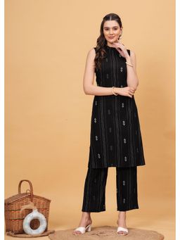 Kipek - Women's Black Woven Kurta & Pant (Set of 2)