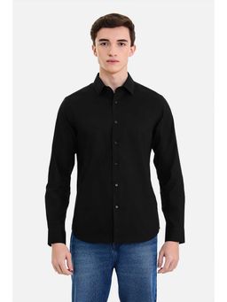 Snitch - Men Black Micro Textured Full Sleeves Slim Fit Shirt