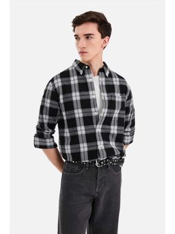Snitch - Men Black Checks Full Sleeves Regular Casual Shirt