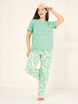 Sweet Dreams - Women's Graphic Printed T-shirt with Pyjama