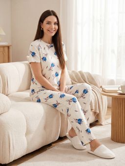 Sweet Dreams - Women's Cute Bunny Print T-shirt with Pyjama