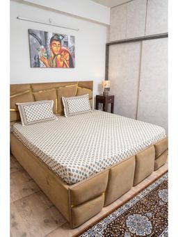 Videksha Home & Lifestyle - Rasika Bahar Bedsheet with 2 Pillow Covers (King)